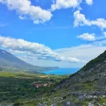 Sunshine Karavados